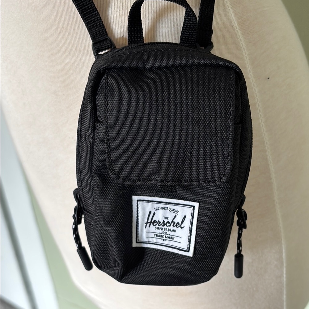 Herschel Supply Company Black adjustable strap Crossbody Bag - Picture 2 of 11